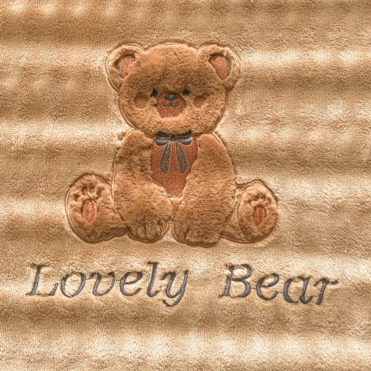 91家纺网 家纺一手货源 找家纺 爱思凯家纺 2025新款学生儿童房泡泡绒床单-松饼熊 松饼熊床单-卡其