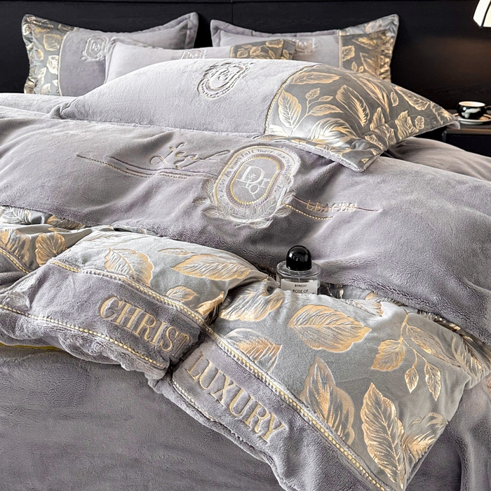 91家纺网 家纺一手货源 找家纺 （总）帝王家纺 2025新款冬季刺绣加厚保暖烫金牛奶绒四件套珊瑚绒轻奢高级感