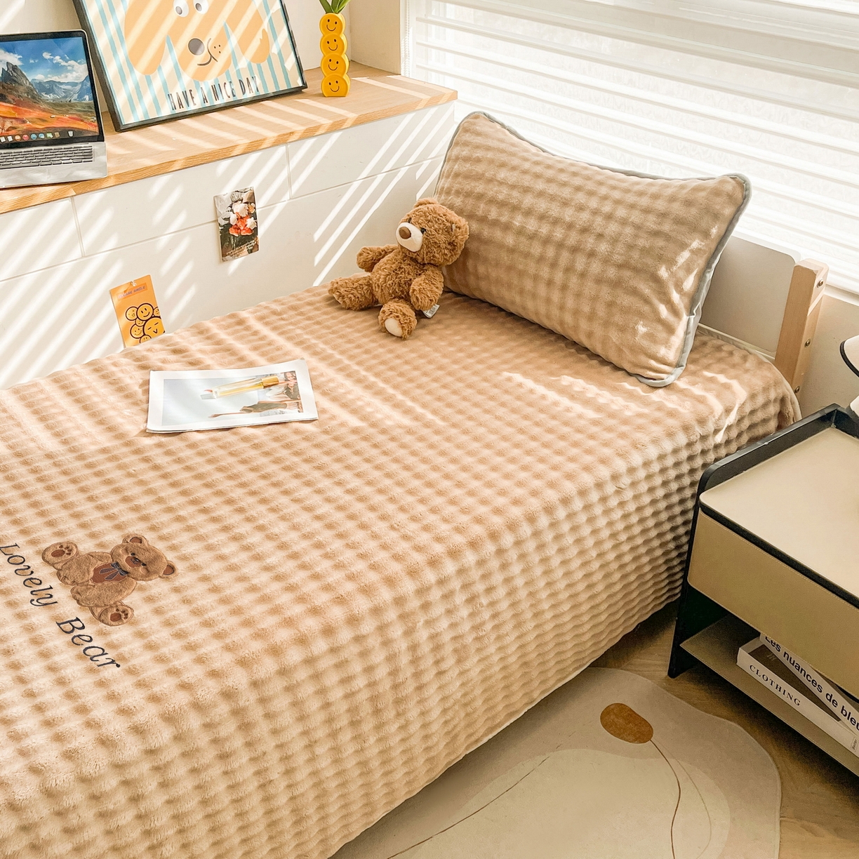 91家纺网 家纺一手货源 找家纺 爱思凯家纺 2025新款学生儿童房泡泡绒床单-松饼熊 松饼熊床单-卡其