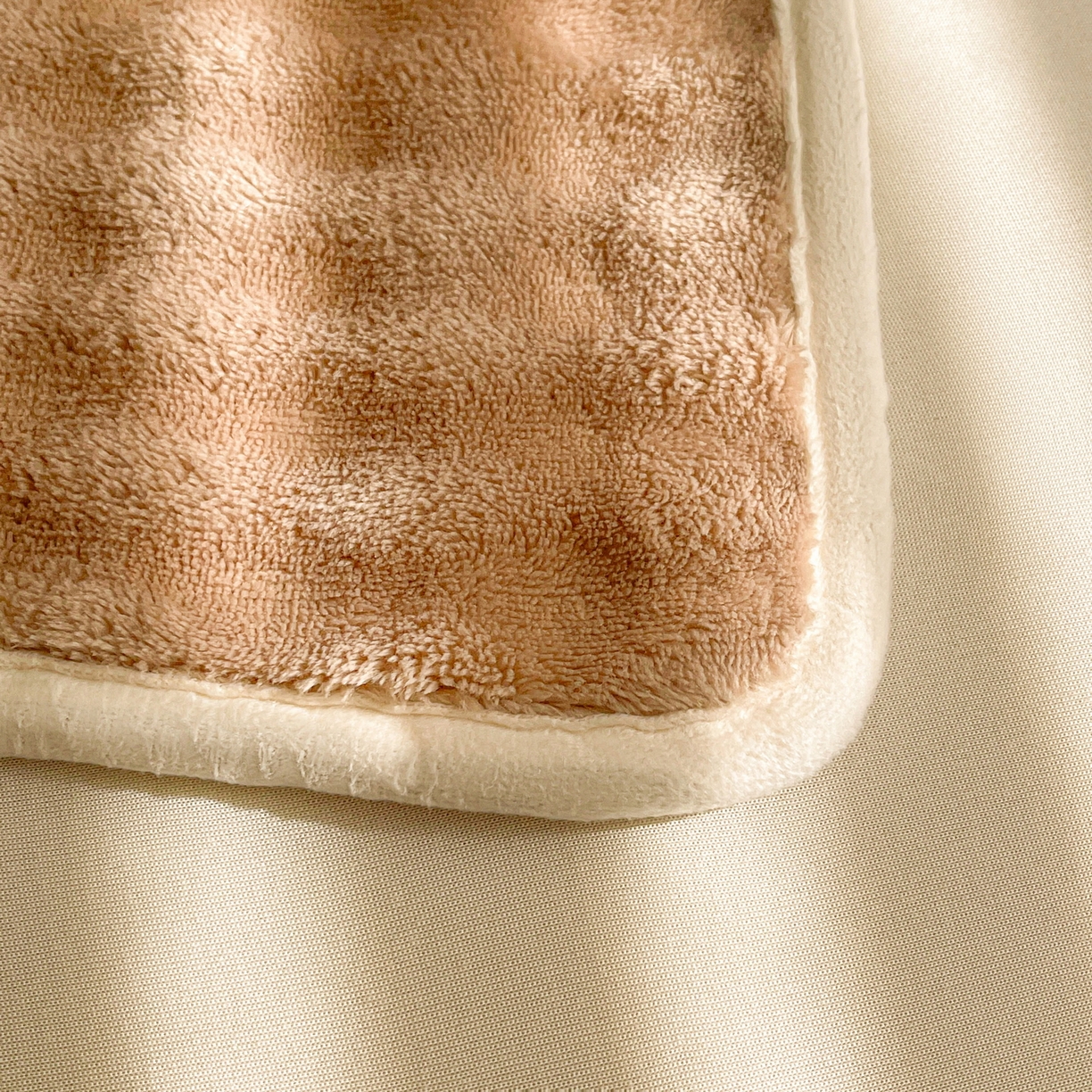 91家纺网 家纺一手货源 找家纺 （总）爱思凯家纺 2025新款学生儿童房泡泡绒床单-松饼熊