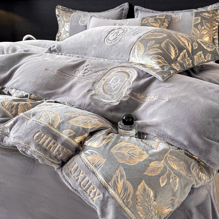 91家纺网 家纺一手货源 找家纺 （总）帝王家纺 2025新款冬季刺绣加厚保暖烫金牛奶绒四件套珊瑚绒轻奢高级感