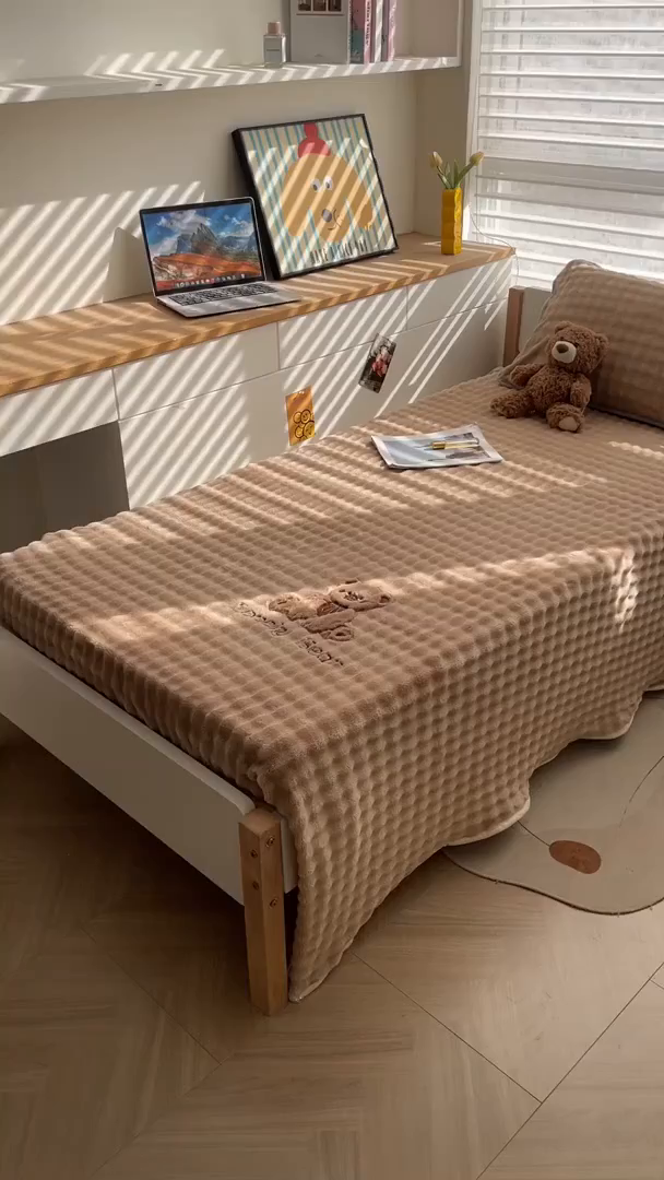 91家纺网 家纺一手货源 找家纺 爱思凯家纺 2025新款学生儿童房泡泡绒床单-松饼熊 松饼熊床单-卡其