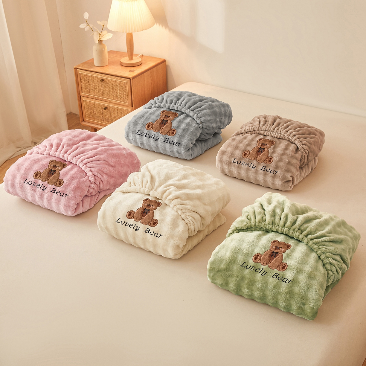 91家纺网 家纺一手货源 找家纺 （总）爱思凯家纺 2025新款加厚泡泡绒纯色床笠-松饼熊