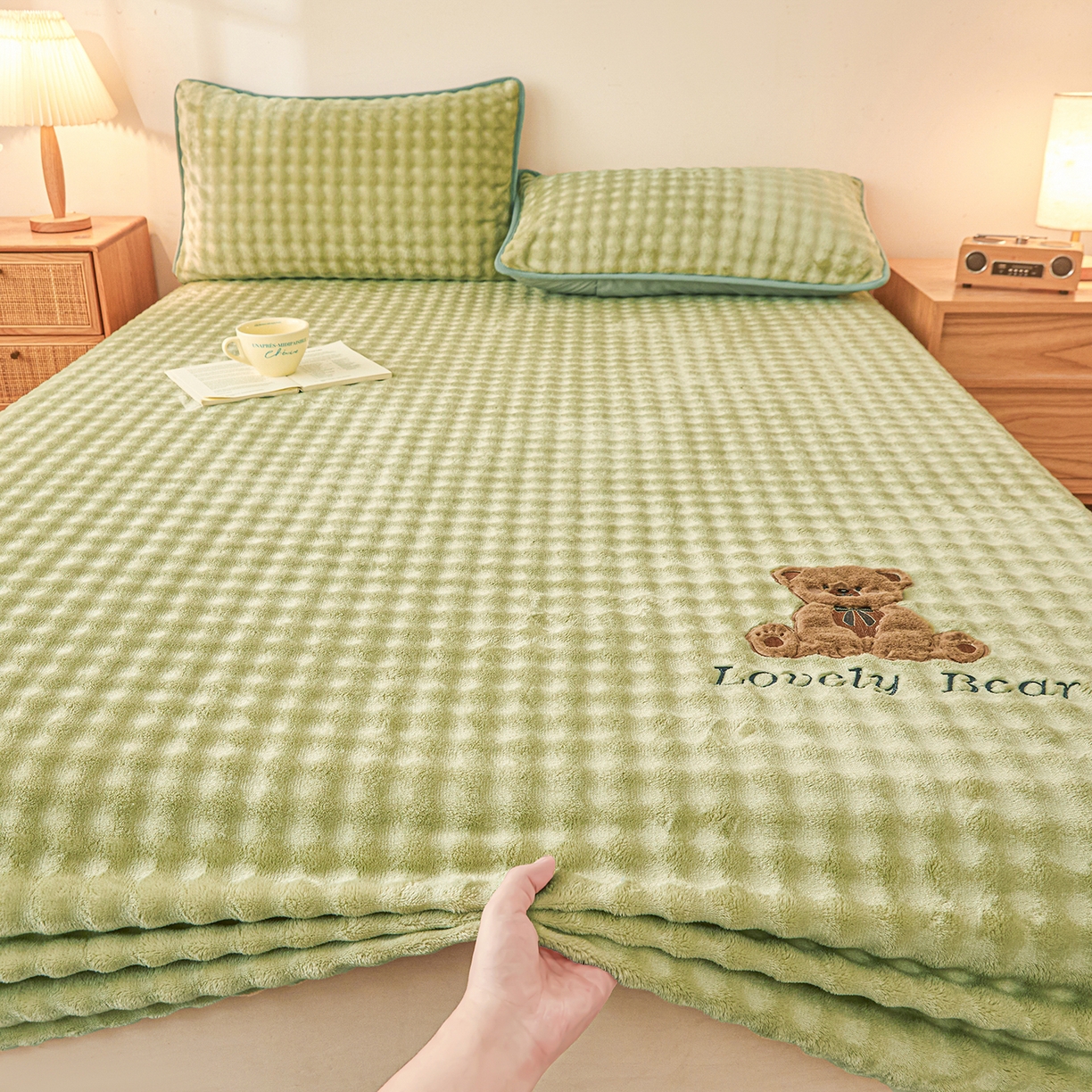 91家纺网 家纺一手货源 找家纺 （总）爱思凯家纺 2025新款加厚泡泡绒纯色床笠-松饼熊