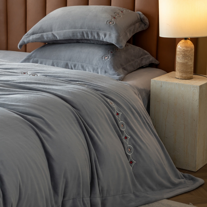 91家纺网 家纺一手货源 找家纺 （总）女子家纺 2025新款超细旦奶丝绒四件套-Lucky 幸运系列