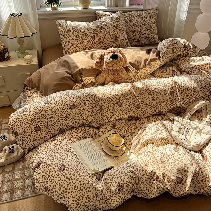 91家纺网 家纺一手货源 找家纺 仟网汇 2025新款古法水洗仿棉云感纱四件套 豹纹喵咖