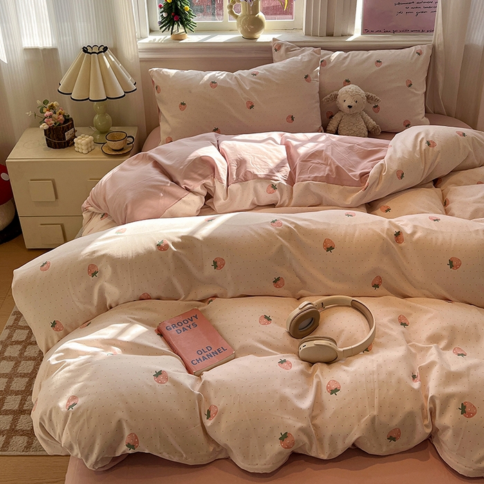 91家纺网 家纺一手货源 找家纺 仟网汇 2025新款古法水洗仿棉云感纱四件套 草莓点点