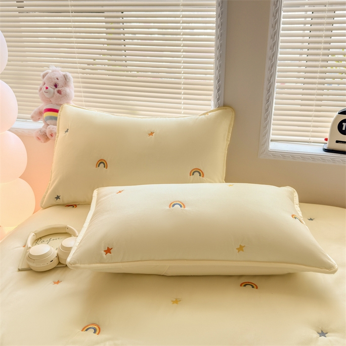 91家纺网 家纺一手货源 找家纺 糯米猪家纺 2025新款A类卡皮巴拉全棉夹棉床笠 彩虹-鹅黄