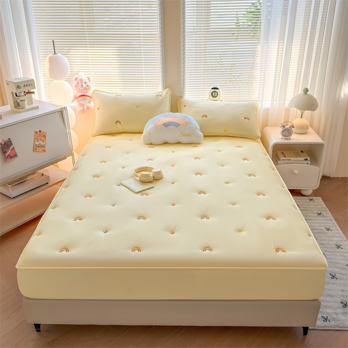 91家纺网 家纺一手货源 找家纺 糯米猪家纺 2025新款A类卡皮巴拉全棉夹棉床笠 彩虹-鹅黄