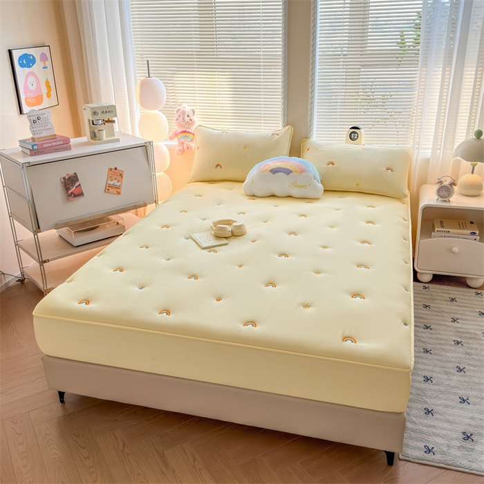 91家纺网 家纺一手货源 找家纺 糯米猪家纺 2025新款A类卡皮巴拉全棉夹棉床笠 彩虹-鹅黄