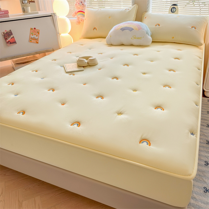 91家纺网 家纺一手货源 找家纺 糯米猪家纺 2025新款A类卡皮巴拉全棉夹棉床笠 彩虹-鹅黄