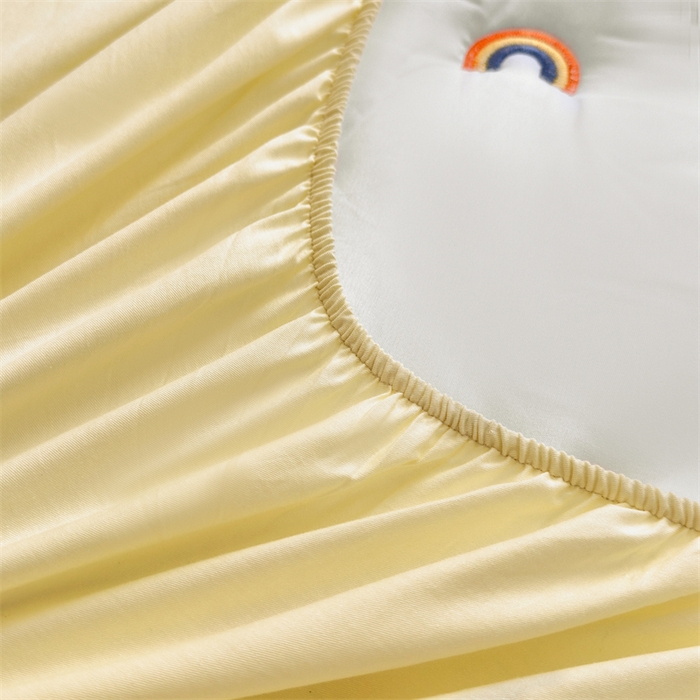 91家纺网 家纺一手货源 找家纺 糯米猪家纺 2025新款A类卡皮巴拉全棉夹棉床笠 彩虹-鹅黄