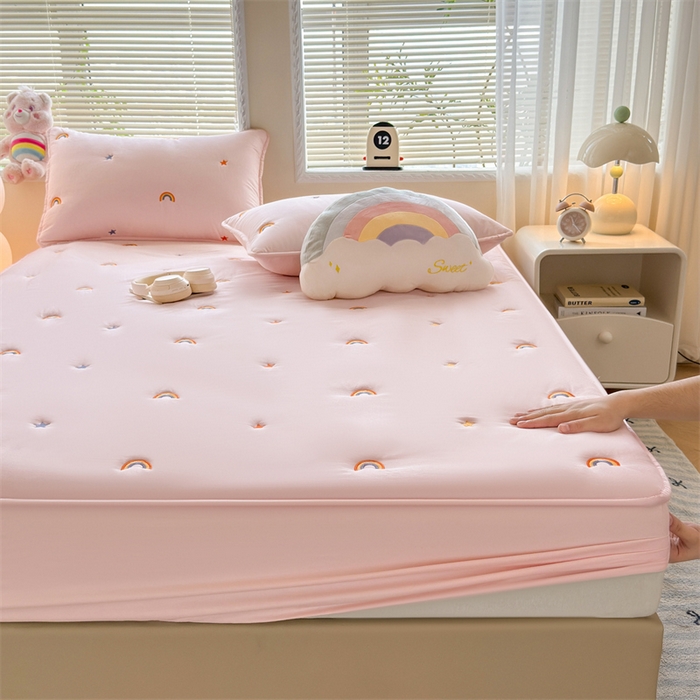 91家纺网 家纺一手货源 找家纺 糯米猪家纺 2025新款A类卡皮巴拉全棉夹棉床笠 彩虹-粉