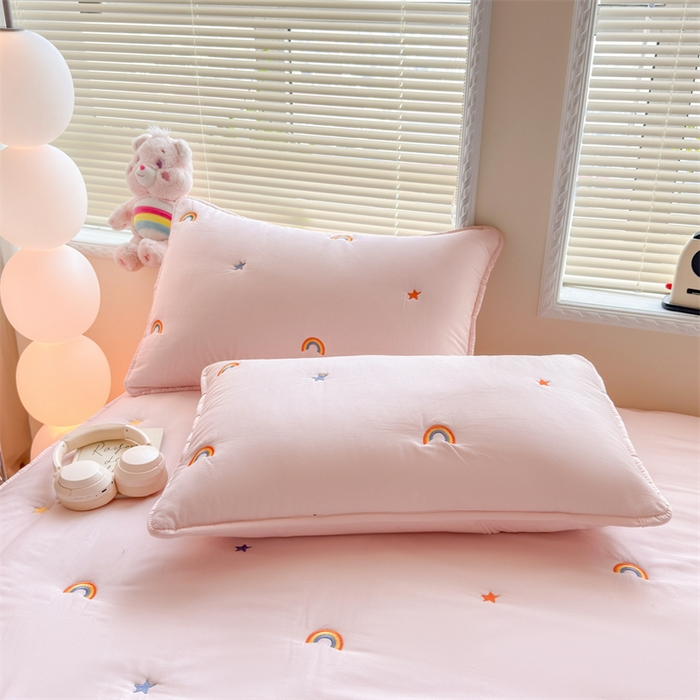 91家纺网 家纺一手货源 找家纺 糯米猪家纺 2025新款A类卡皮巴拉全棉夹棉床笠 彩虹-粉