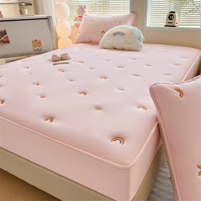 91家纺网 家纺一手货源 找家纺 糯米猪家纺 2025新款A类卡皮巴拉全棉夹棉床笠 彩虹-粉