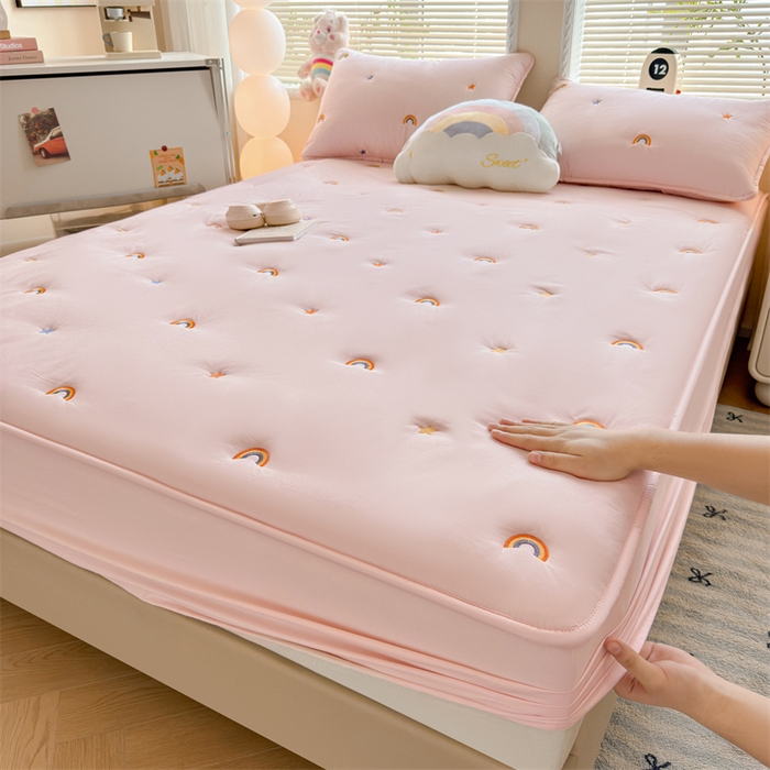 91家纺网 家纺一手货源 找家纺 糯米猪家纺 2025新款A类卡皮巴拉全棉夹棉床笠 彩虹-粉