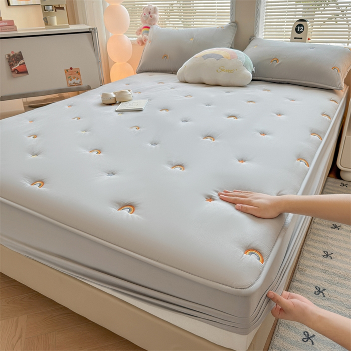 91家纺网 家纺一手货源 找家纺 糯米猪家纺 2025新款A类卡皮巴拉全棉夹棉床笠 彩虹-灰