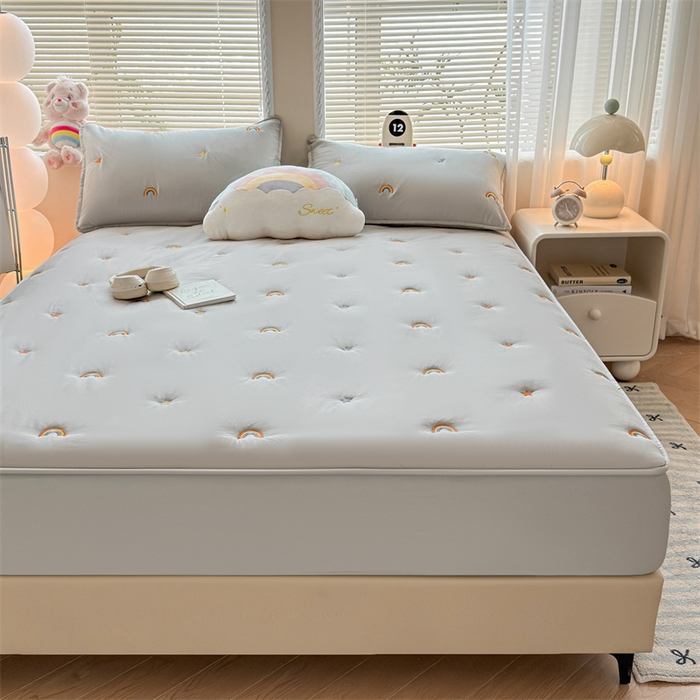 91家纺网 家纺一手货源 找家纺 糯米猪家纺 2025新款A类卡皮巴拉全棉夹棉床笠 彩虹-灰