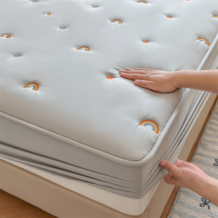 91家纺网 家纺一手货源 找家纺 糯米猪家纺 2025新款A类卡皮巴拉全棉夹棉床笠 彩虹-灰