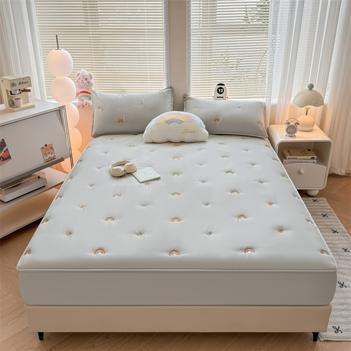 91家纺网 家纺一手货源 找家纺 糯米猪家纺 2025新款A类卡皮巴拉全棉夹棉床笠 彩虹-灰