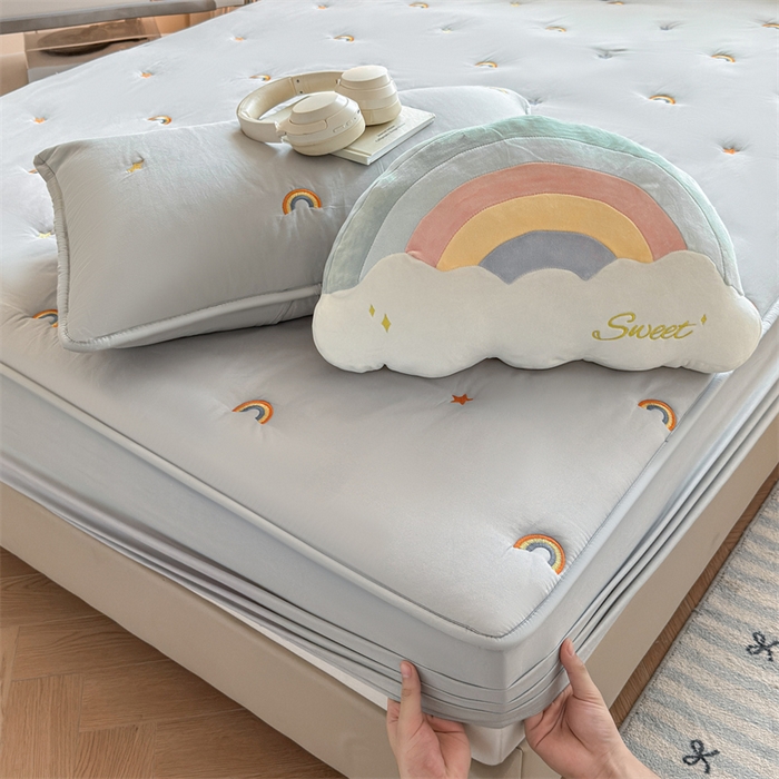 91家纺网 家纺一手货源 找家纺 糯米猪家纺 2025新款A类卡皮巴拉全棉夹棉床笠 彩虹-灰