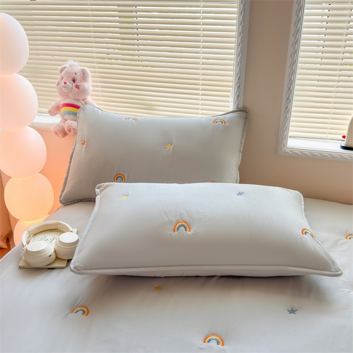 91家纺网 家纺一手货源 找家纺 糯米猪家纺 2025新款A类卡皮巴拉全棉夹棉床笠 彩虹-灰