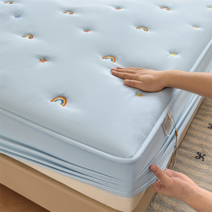 91家纺网 家纺一手货源 找家纺 糯米猪家纺 2025新款A类卡皮巴拉全棉夹棉床笠 彩虹-蓝