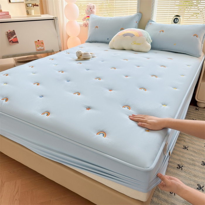 91家纺网 家纺一手货源 找家纺 糯米猪家纺 2025新款A类卡皮巴拉全棉夹棉床笠 彩虹-蓝