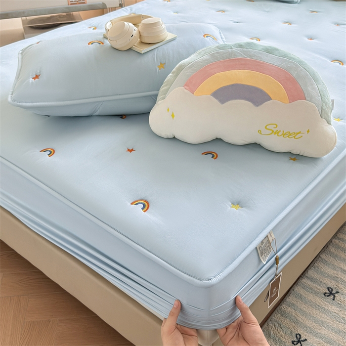 91家纺网 家纺一手货源 找家纺 糯米猪家纺 2025新款A类卡皮巴拉全棉夹棉床笠 彩虹-蓝