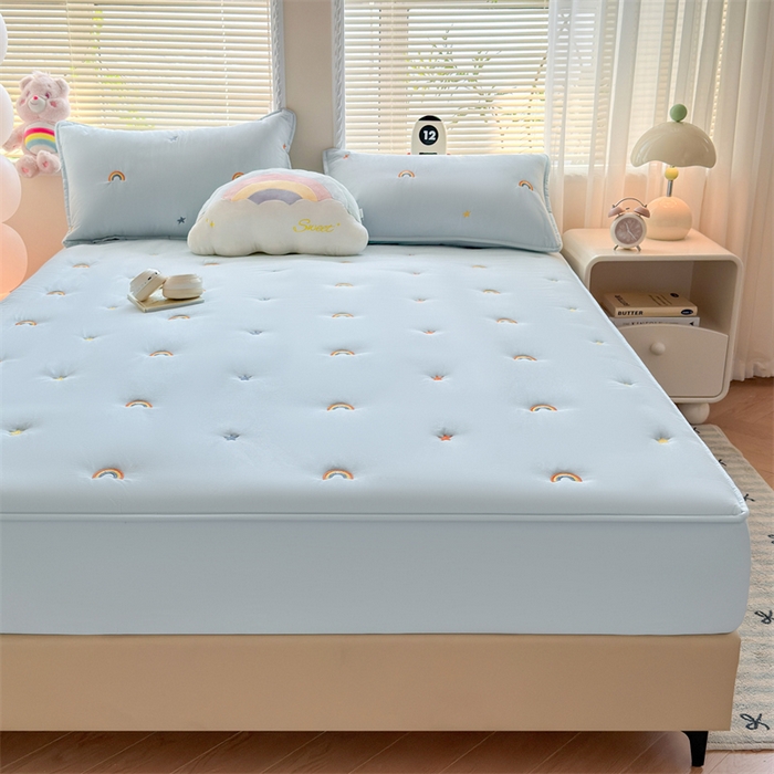 91家纺网 家纺一手货源 找家纺 糯米猪家纺 2025新款A类卡皮巴拉全棉夹棉床笠 彩虹-蓝