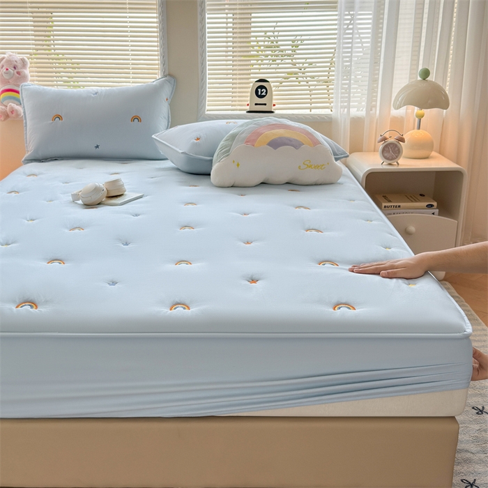 91家纺网 家纺一手货源 找家纺 糯米猪家纺 2025新款A类卡皮巴拉全棉夹棉床笠 彩虹-蓝