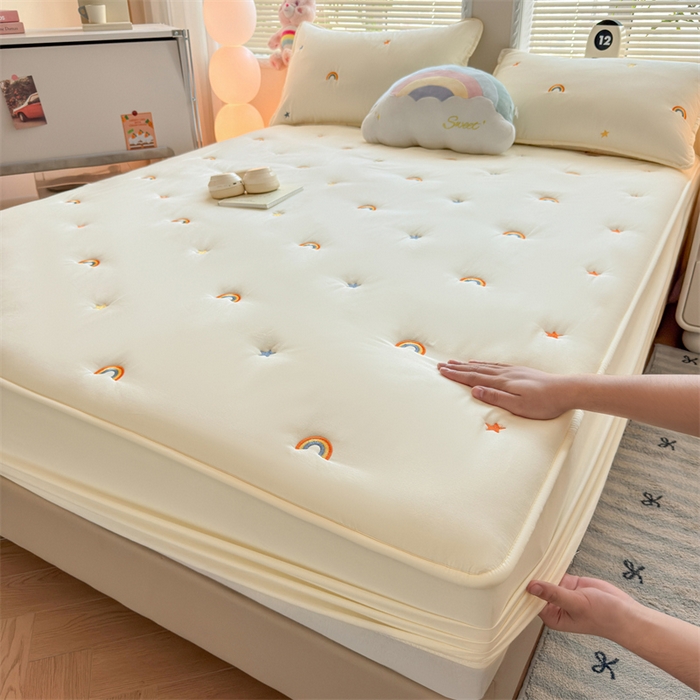 91家纺网 家纺一手货源 找家纺 糯米猪家纺 2025新款A类卡皮巴拉全棉夹棉床笠 彩虹-米