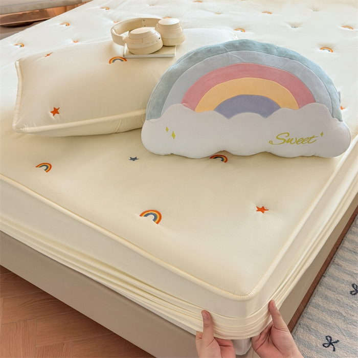 91家纺网 家纺一手货源 找家纺 糯米猪家纺 2025新款A类卡皮巴拉全棉夹棉床笠 彩虹-米