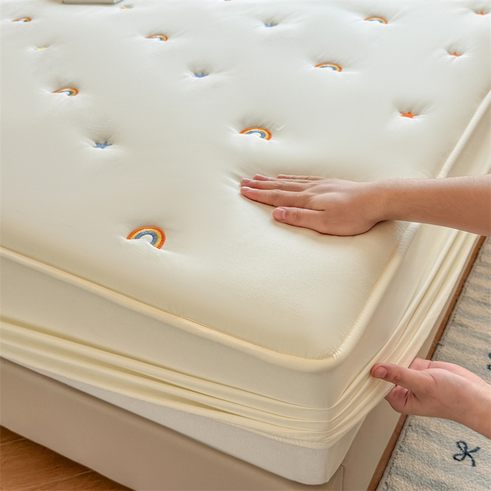 91家纺网 家纺一手货源 找家纺 糯米猪家纺 2025新款A类卡皮巴拉全棉夹棉床笠 彩虹-米