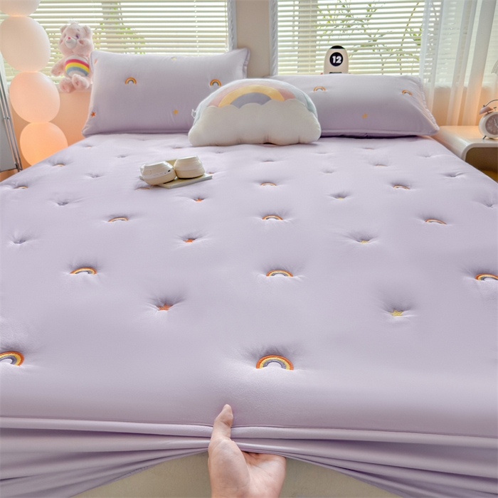 91家纺网 家纺一手货源 找家纺 糯米猪家纺 2025新款A类卡皮巴拉全棉夹棉床笠 彩虹-紫