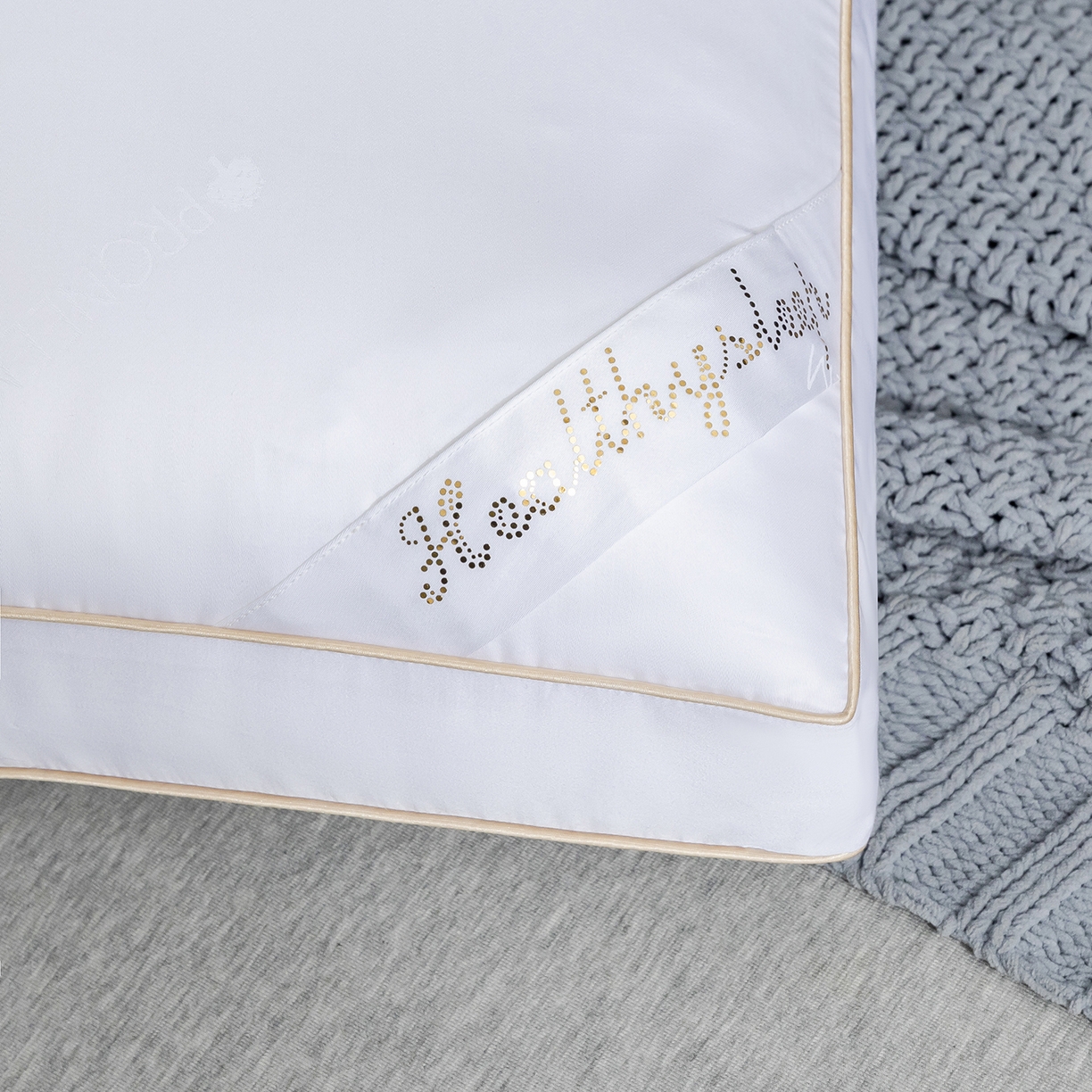 91家纺网 家纺一手货源 找家纺 （总）星芯合家纺 2025新款玻尿酸蚕丝立体养 颜枕枕头枕芯