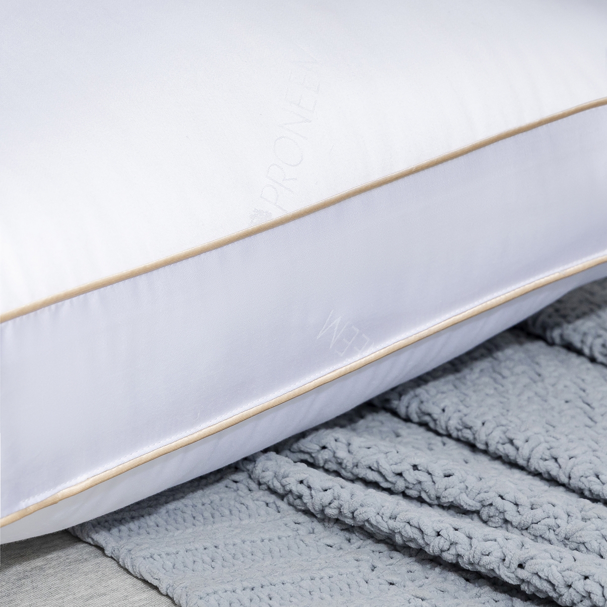 91家纺网 家纺一手货源 找家纺 （总）星芯合家纺 2025新款玻尿酸蚕丝立体养 颜枕枕头枕芯