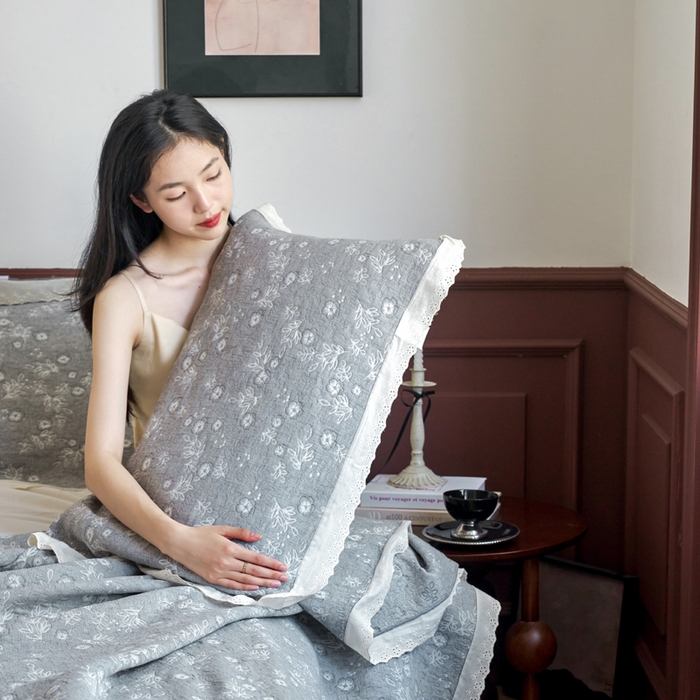 91家纺网 家纺一手货源 找家纺 棠薇家纺 2025新款花边款枕巾提花枕巾 花边春意灰