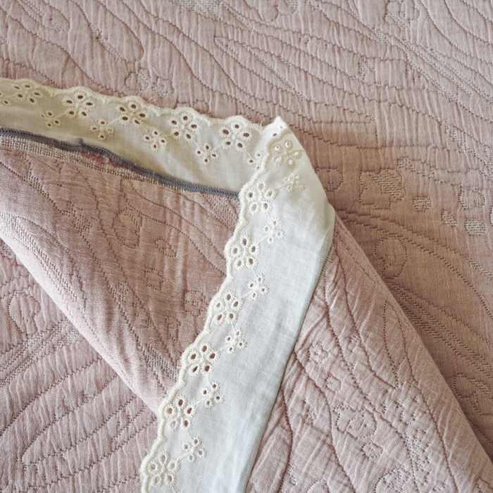 91家纺网 家纺一手货源 找家纺 棠薇家纺 2025新款花边款枕巾提花枕巾 花边知晓驼
