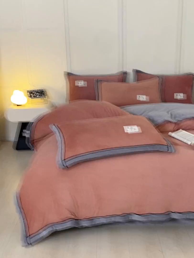 91家纺网 家纺一手货源 找家纺 慕木家纺 2025新款高克重简约无印风牛奶绒双拼四件套 双拼套件-豆沙+灰