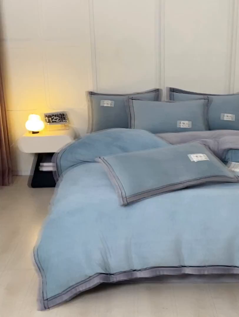 91家纺网 家纺一手货源 找家纺 （总）慕木家纺 2025新款高克重简约无印风牛奶绒双拼四件套