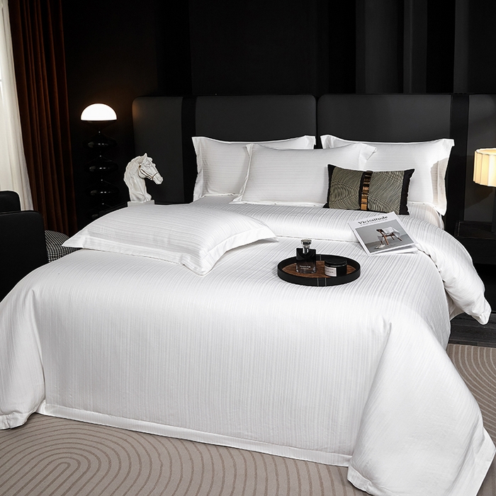 91家纺网 家纺一手货源 找家纺 （总）乐卧家居 2025新款轻奢高级酒店宾馆高档线条感提花纹样系带款四件套-幻影