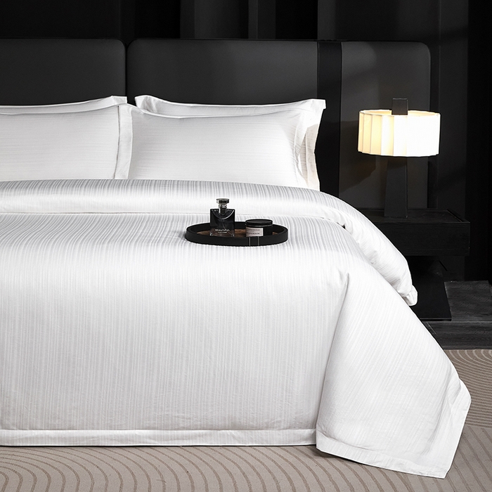 91家纺网 家纺一手货源 找家纺 （总）乐卧家居 2025新款轻奢高级酒店宾馆高档线条感提花纹样系带款四件套-幻影