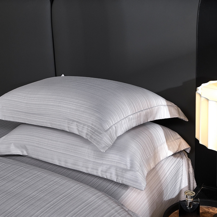 91家纺网 家纺一手货源 找家纺 乐卧家居 2026新款轻奢高级酒店宾馆高档线条感提花纹样系带款四件套-幻影 幻影-灰