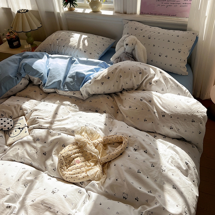 91家纺网 家纺一手货源 找家纺 仟网汇 2025新款古法水洗仿棉云感纱四件套 樱桃熊