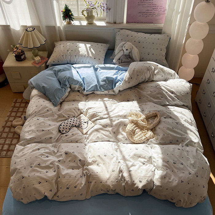 91家纺网 家纺一手货源 找家纺 仟网汇 2025新款古法水洗仿棉云感纱四件套 樱桃熊