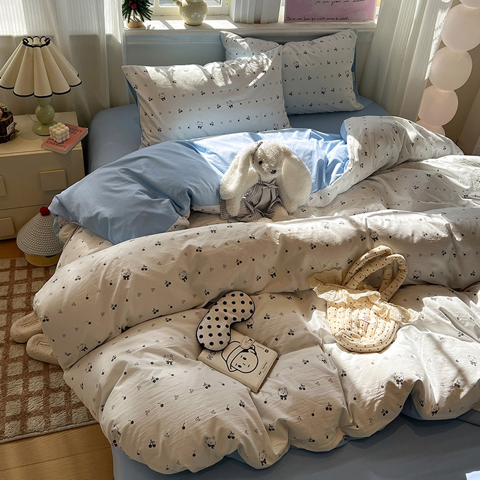 91家纺网 家纺一手货源 找家纺 仟网汇 2025新款古法水洗仿棉云感纱四件套 樱桃熊