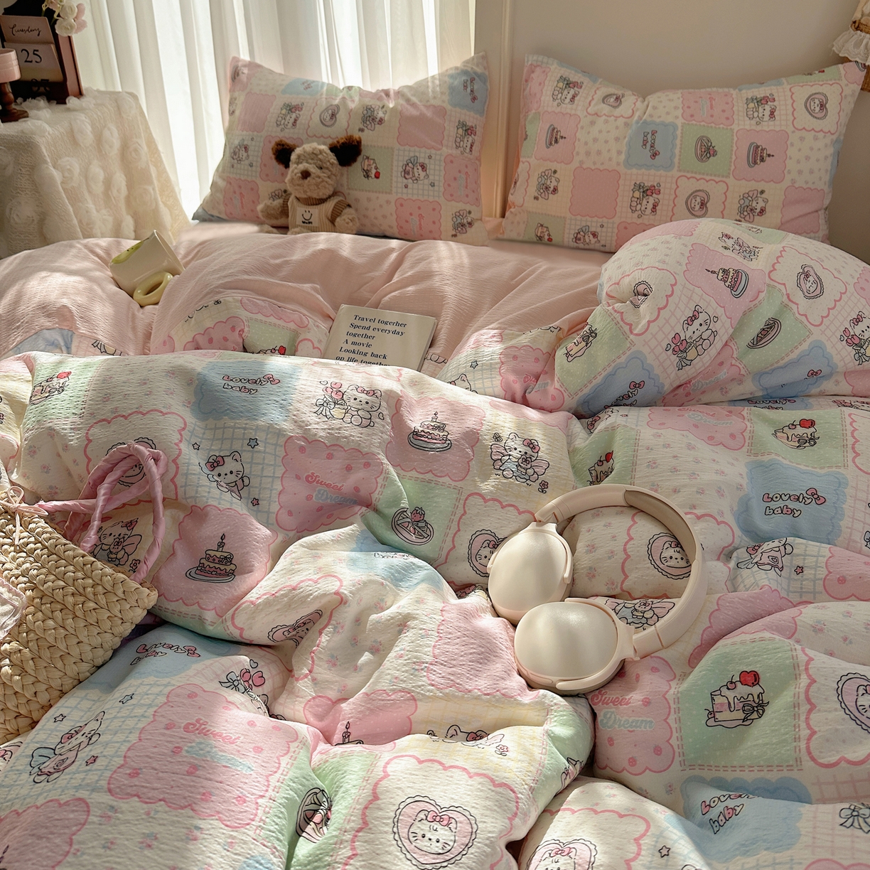 91家纺网 家纺一手货源 找家纺 初念 2025新款敲可爱的奶呼呼云感双层纱简约四件套系列超级治愈~ 蛋糕派