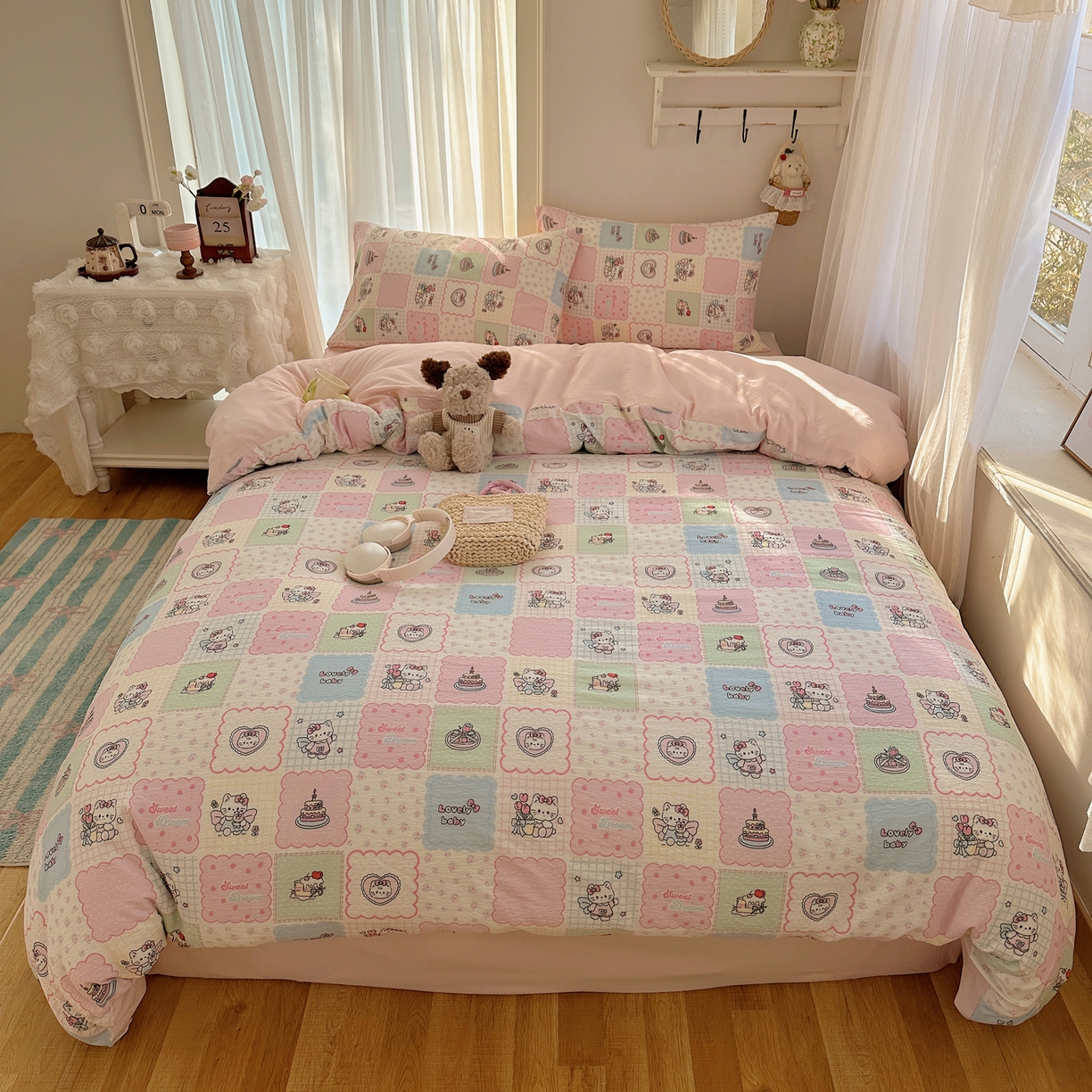 91家纺网 家纺一手货源 找家纺 初念 2025新款敲可爱的奶呼呼云感双层纱简约四件套系列超级治愈~ 蛋糕派