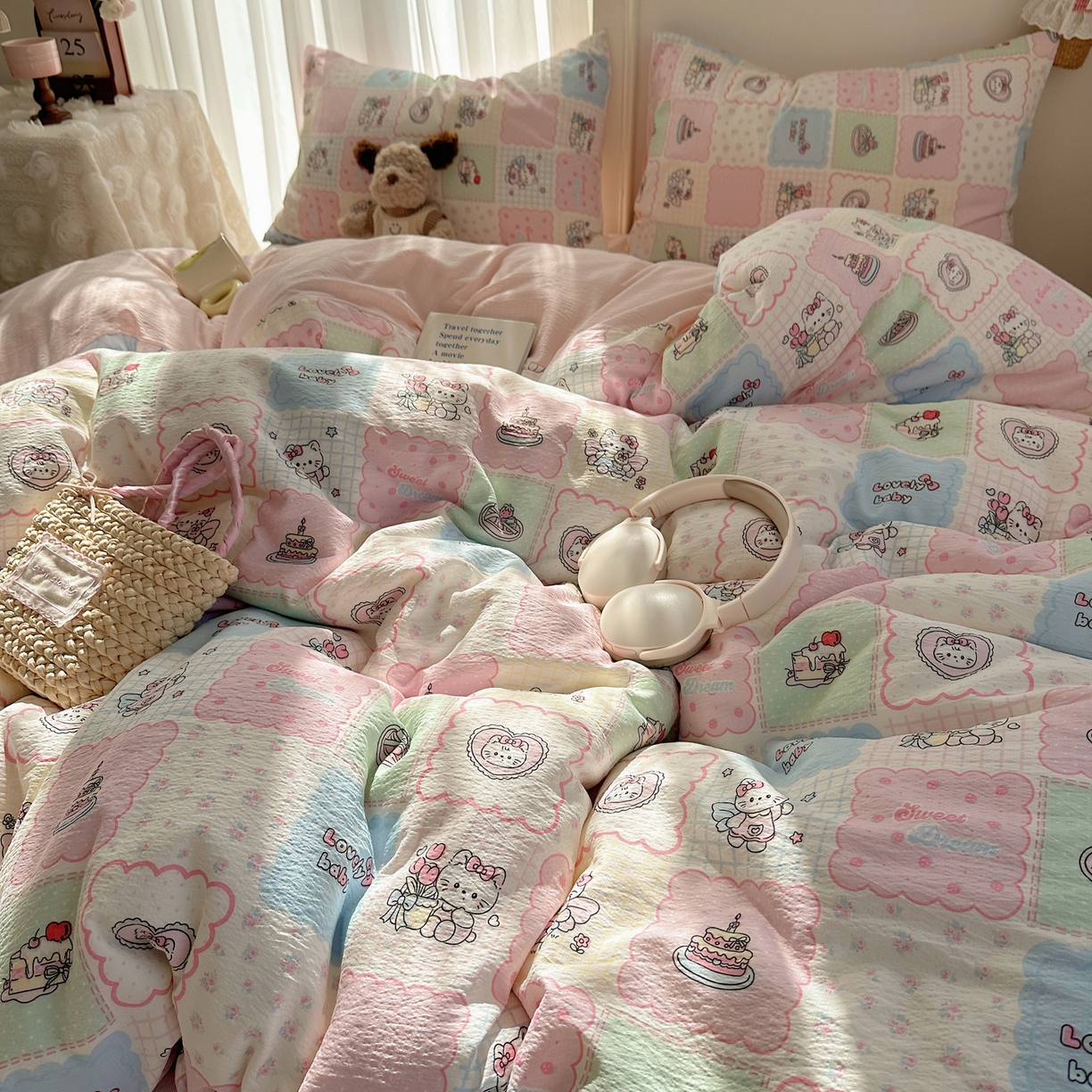 91家纺网 家纺一手货源 找家纺 初念 2025新款敲可爱的奶呼呼云感双层纱简约四件套系列超级治愈~ 蛋糕派